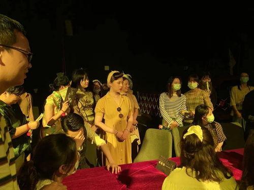 穿到民国吃瓜看戏338,338年间的吃瓜看戏记