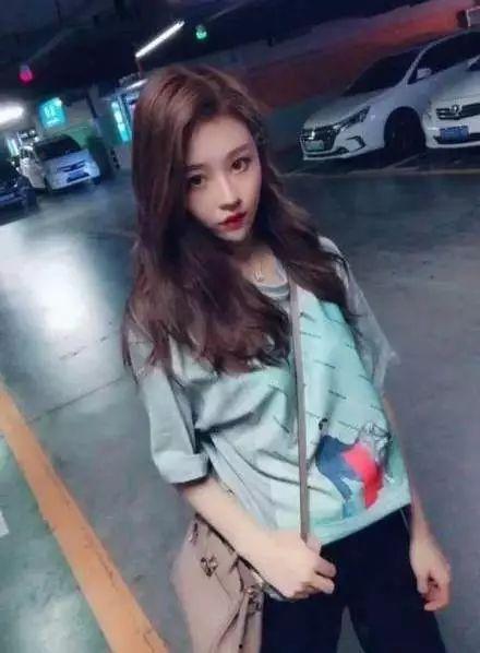 快手女网红公园下腰视频,快手网红挑战下腰极限秀身材